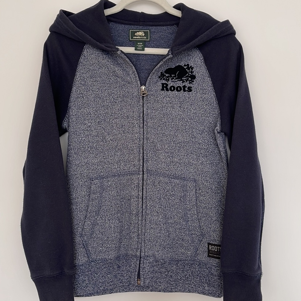 HOODED SWEATSHIRT